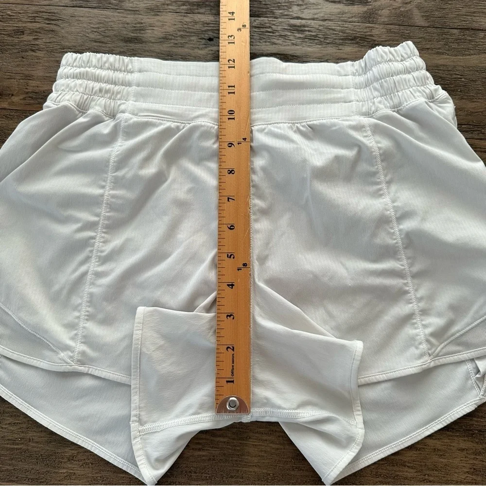 Lululemon Womens size 8 White High Rise Hotty Hot Lined Shorts 4” Inseam LW7AWJT